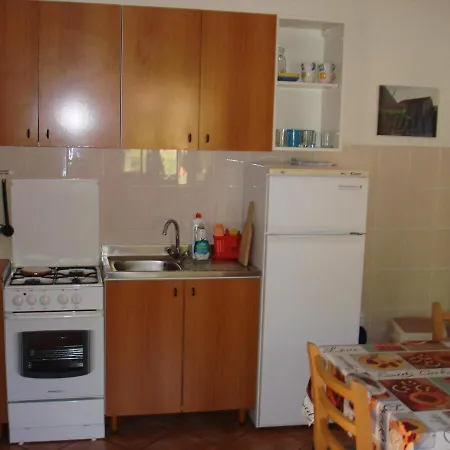 Elizabeth Apartman *