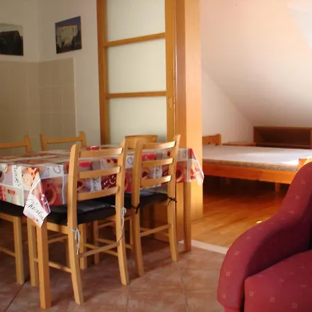 Elizabeth Apartment *