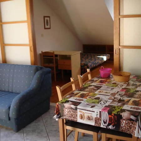 Elizabeth Apartment *